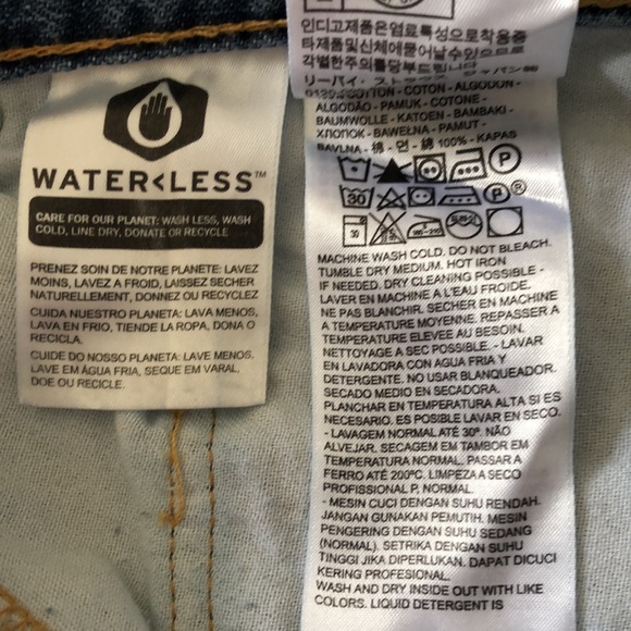 Levi’s denim shorts - Picture 4 of 4